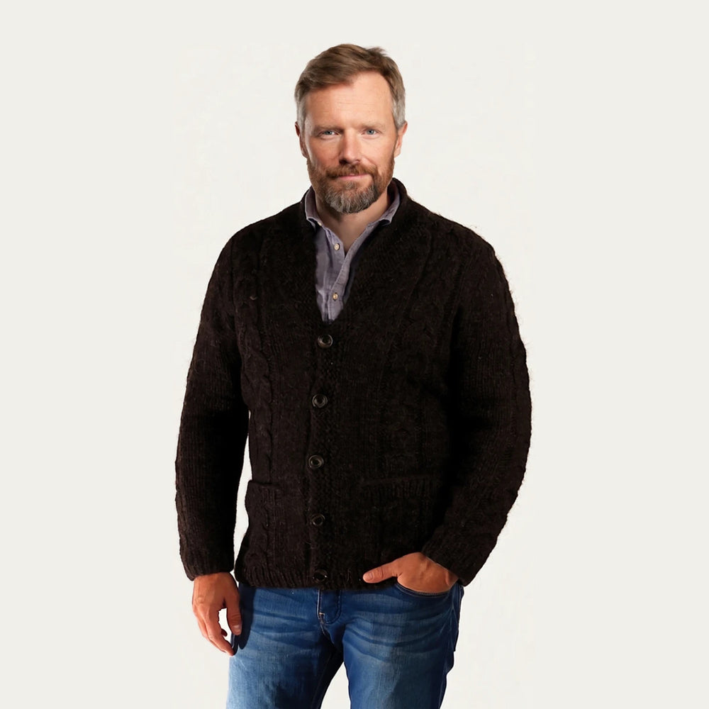 Man wearing the brown Bjarni wool cardigan