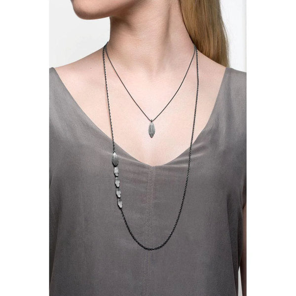 RAVEN NECKLACE black